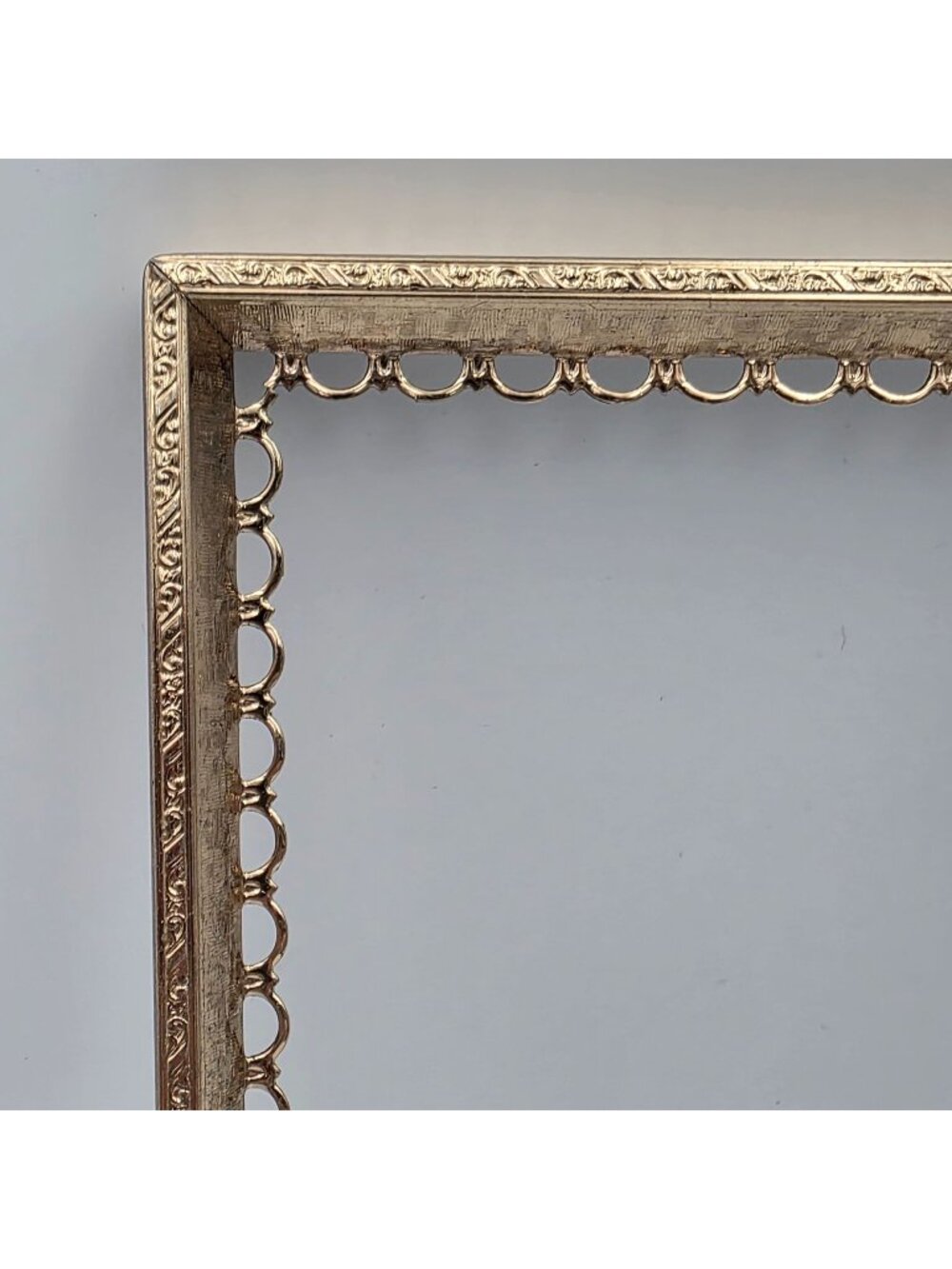 Antique Ornate Gold-Toned Metal Picture Frame With Scalloped Edge Design 5x7 Inc